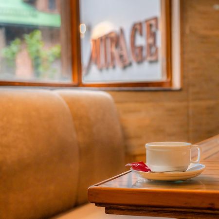 Hotel Mirage Srīnagar Екстериор снимка