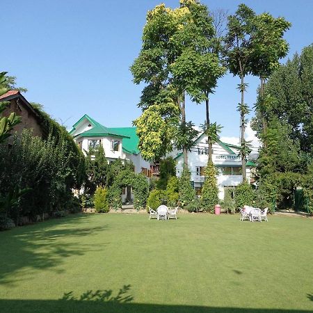 Hotel Mirage Srīnagar Екстериор снимка