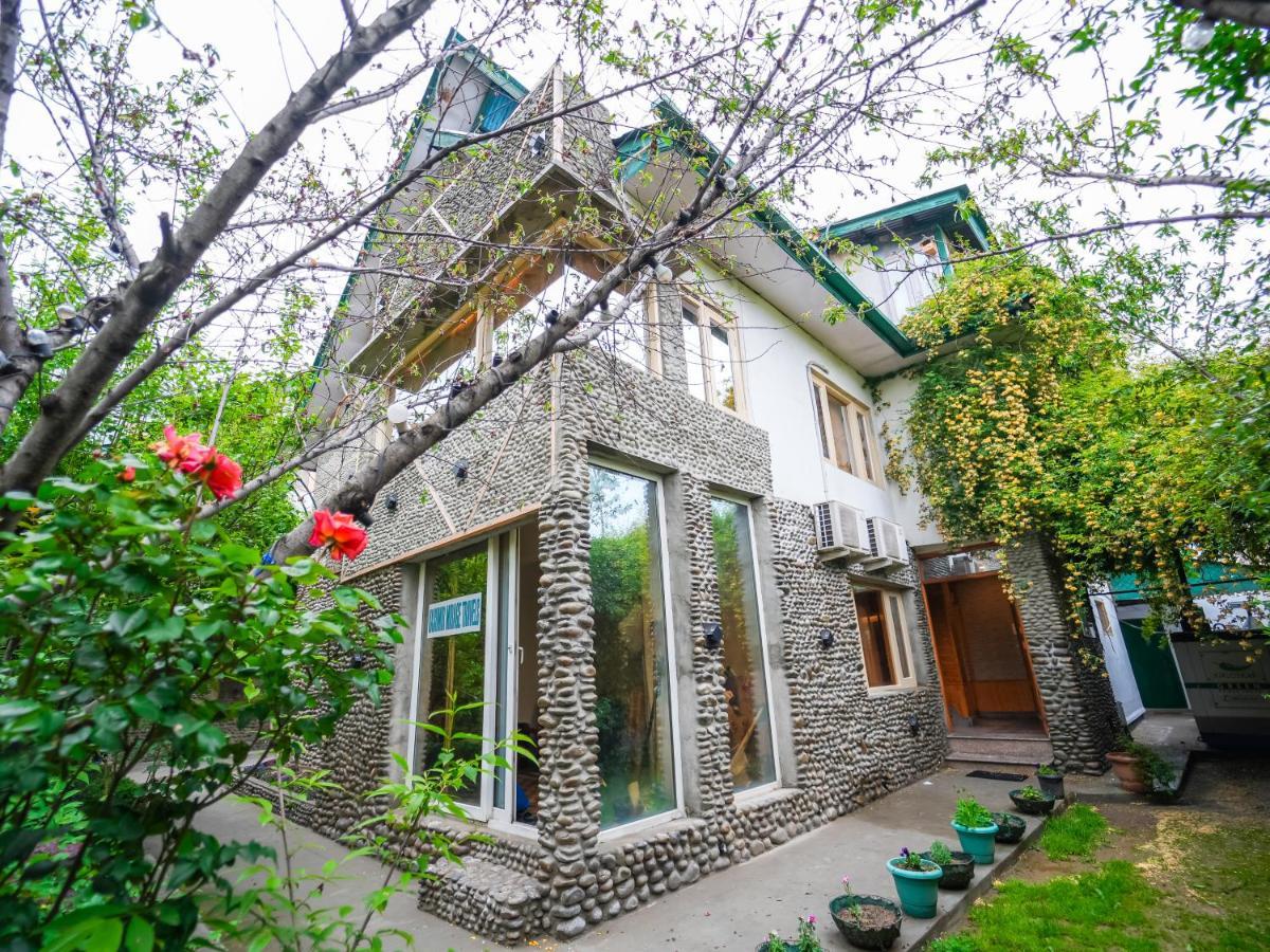 Hotel Mirage Srīnagar Екстериор снимка