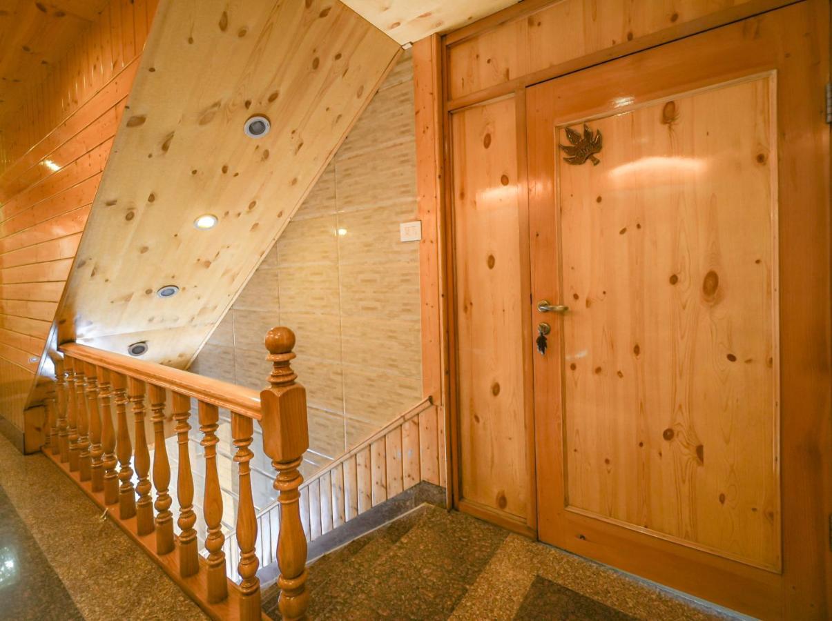 Hotel Mirage Srīnagar Екстериор снимка