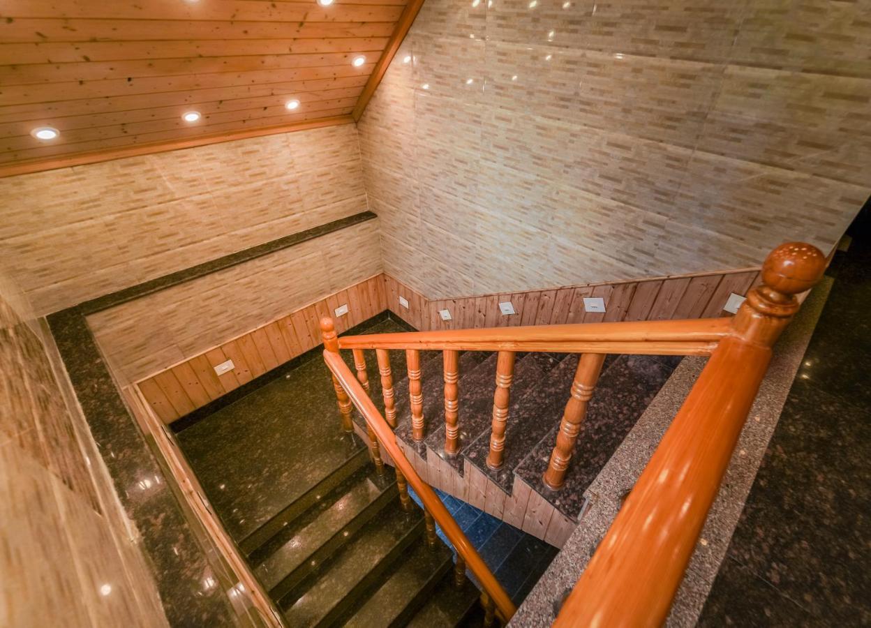 Hotel Mirage Srīnagar Екстериор снимка
