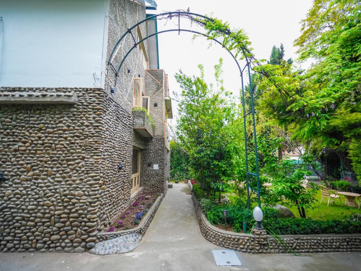 Hotel Mirage Srīnagar Екстериор снимка