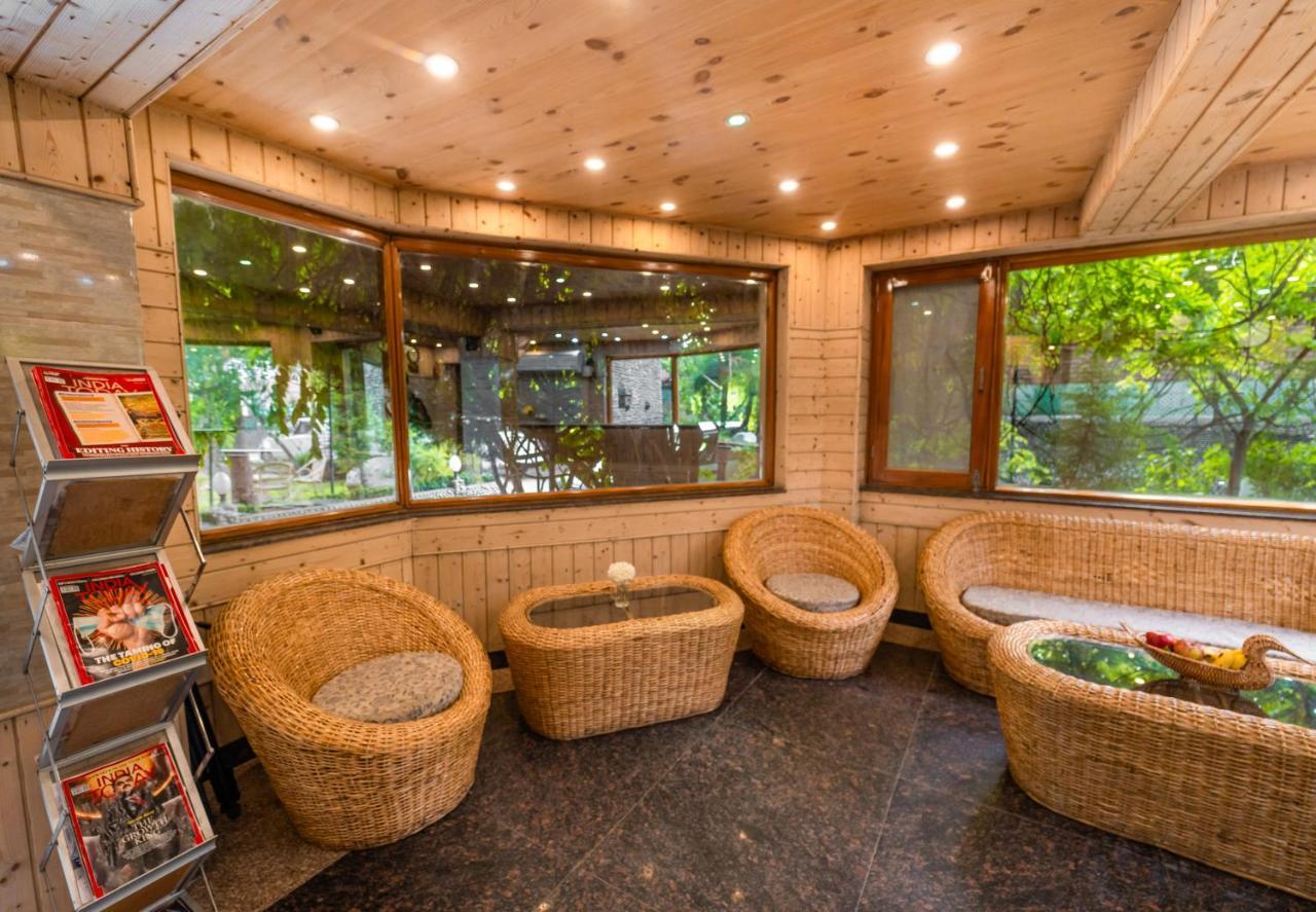 Hotel Mirage Srīnagar Екстериор снимка