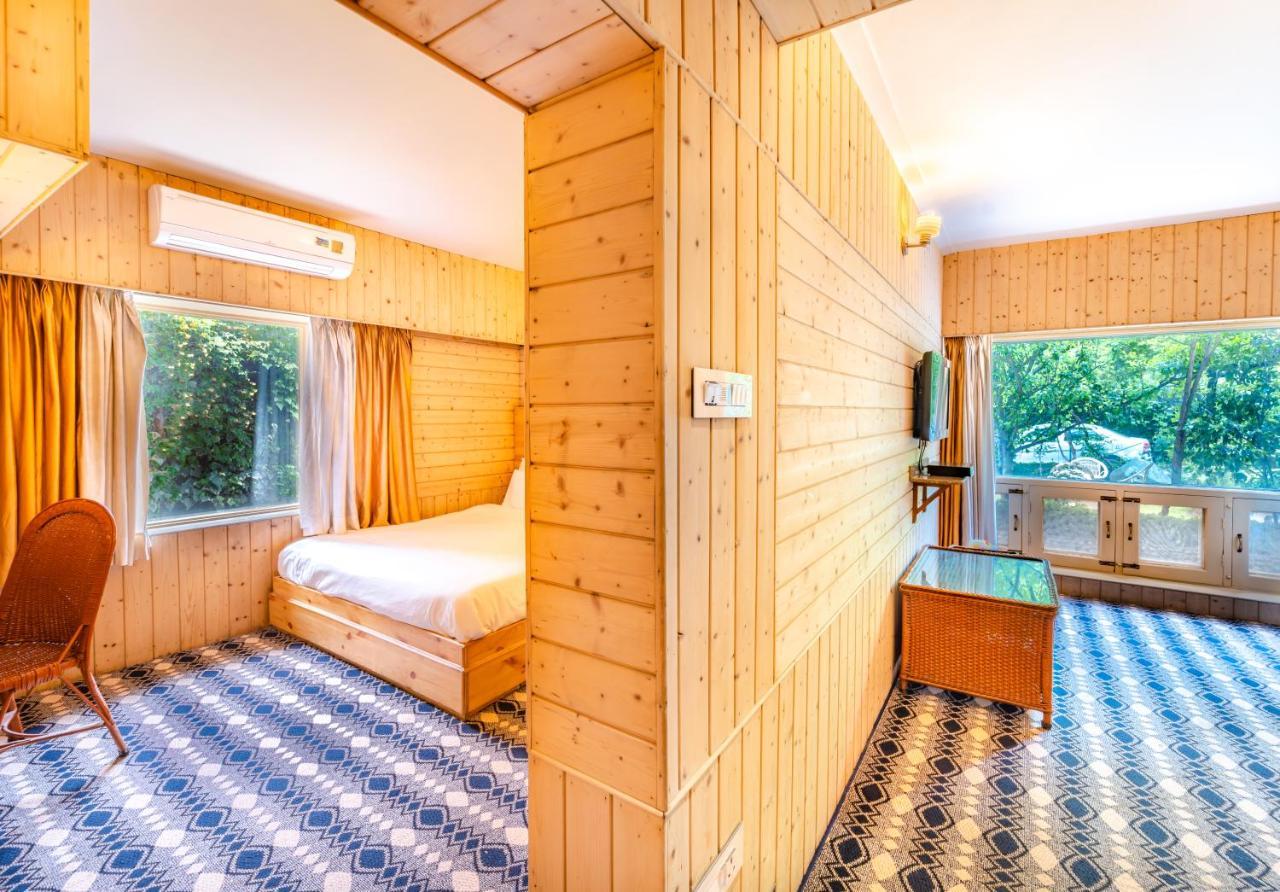 Hotel Mirage Srīnagar Екстериор снимка