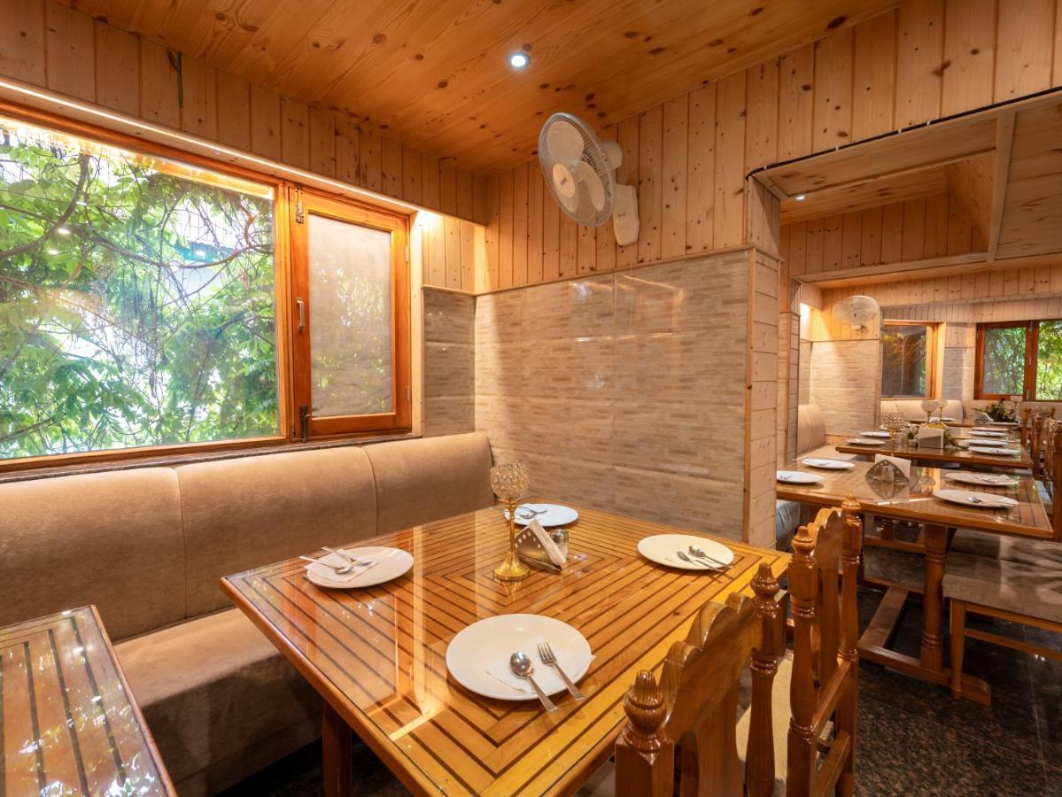 Hotel Mirage Srīnagar Екстериор снимка