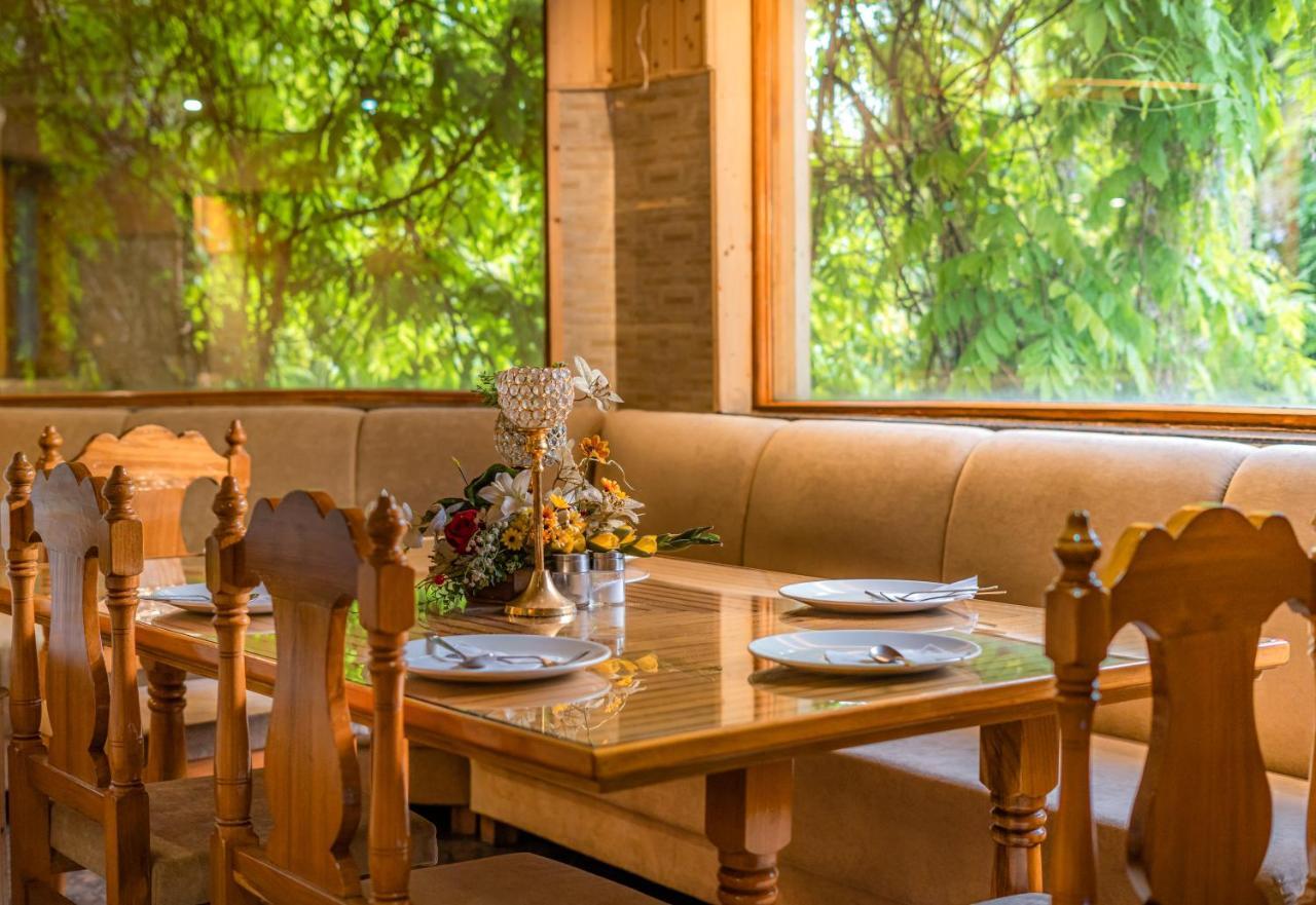 Hotel Mirage Srīnagar Екстериор снимка