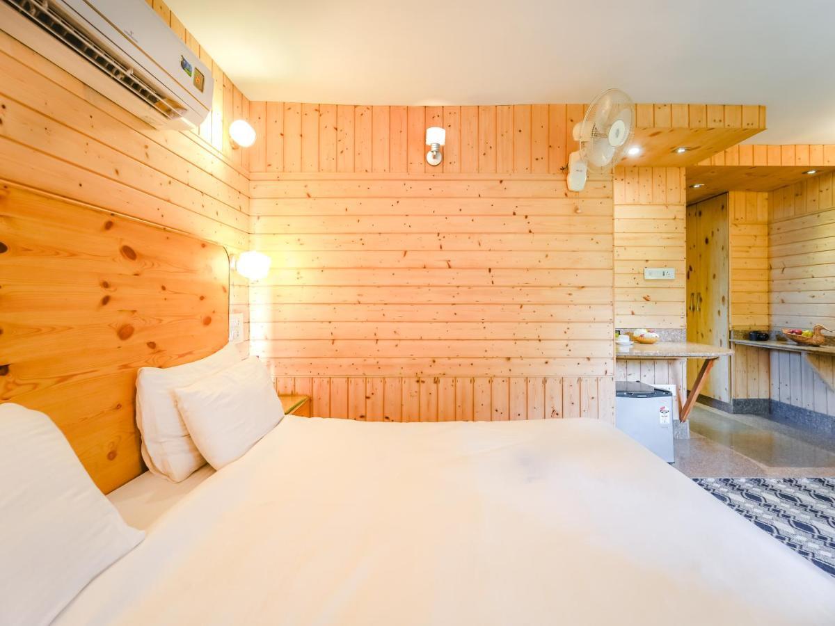 Hotel Mirage Srīnagar Екстериор снимка