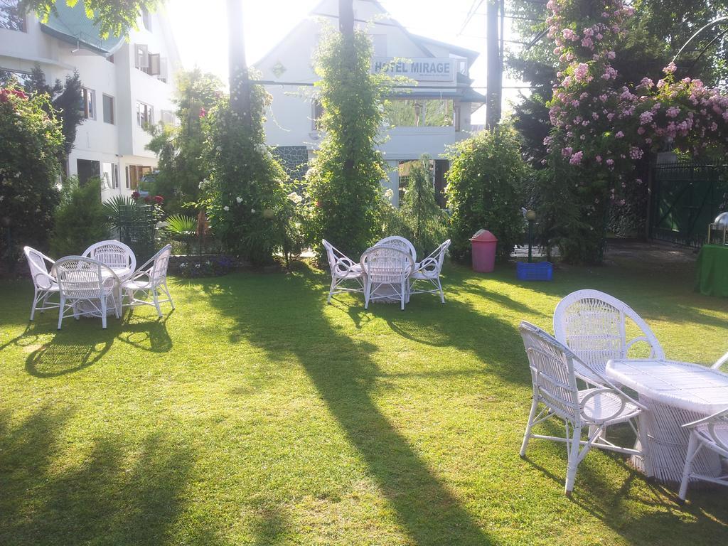 Hotel Mirage Srīnagar Екстериор снимка