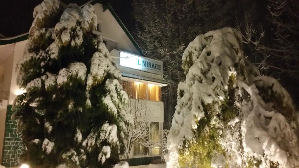 Hotel Mirage Srīnagar Екстериор снимка