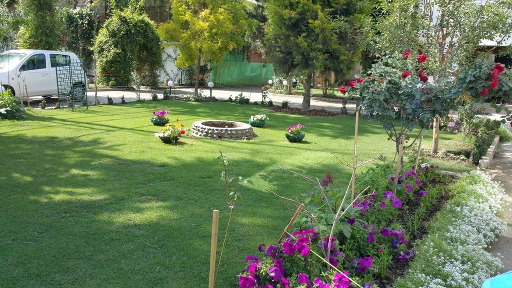 Hotel Mirage Srīnagar Екстериор снимка